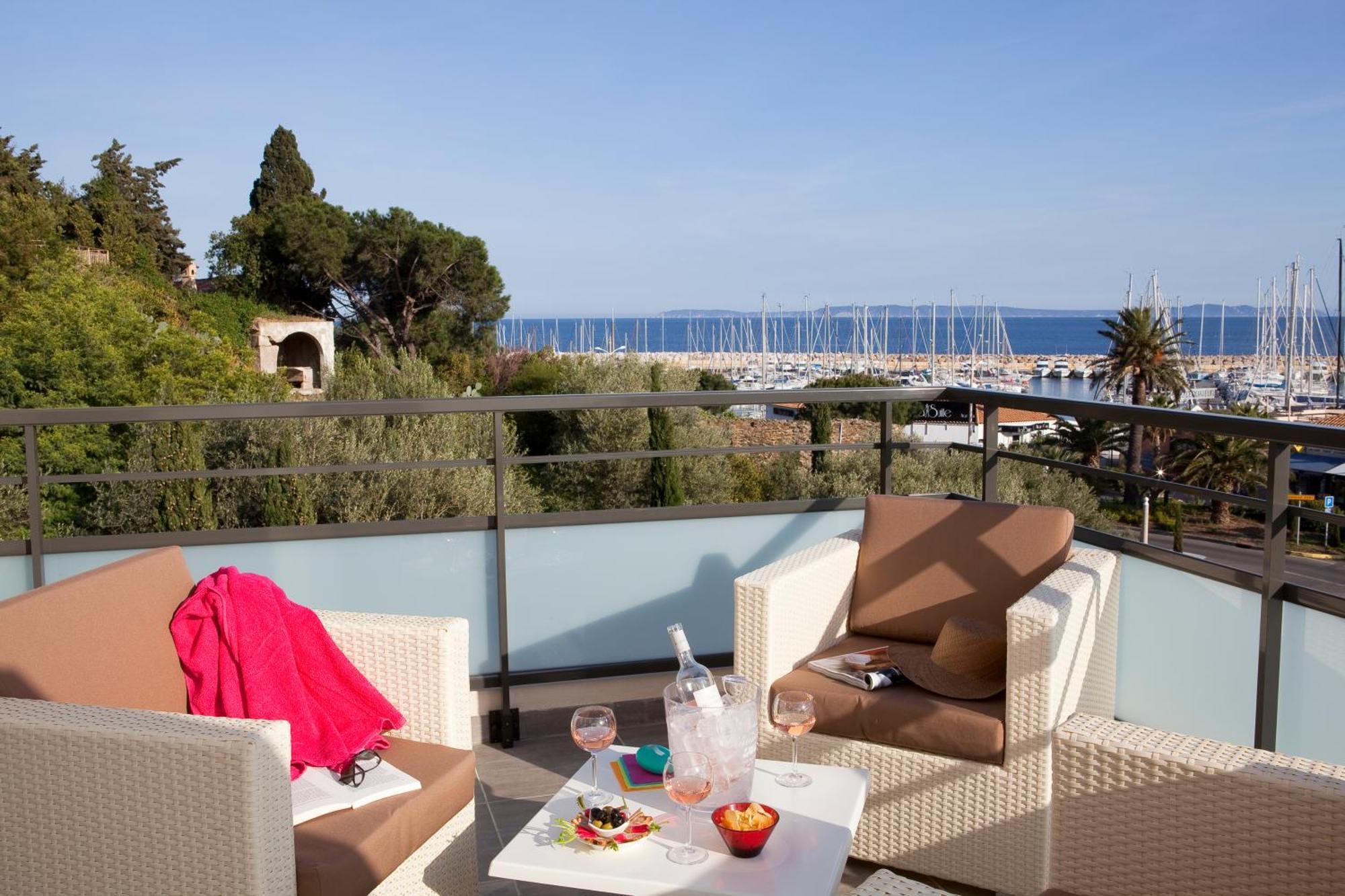 Hotel Baptistin Le Lavandou Zewnętrze zdjęcie