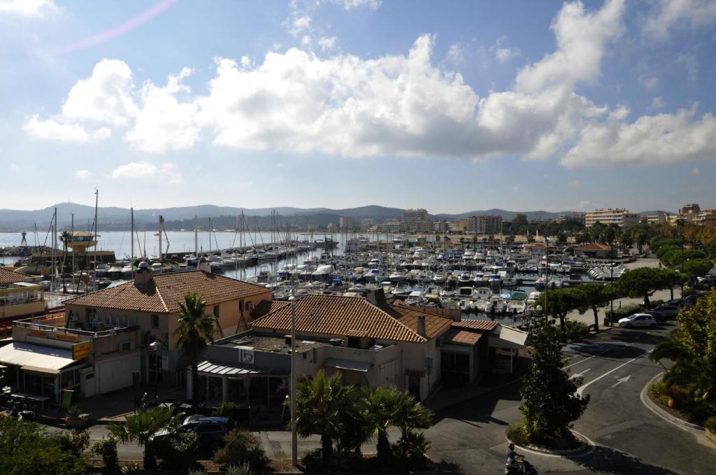 Hotel Baptistin Le Lavandou Zewnętrze zdjęcie