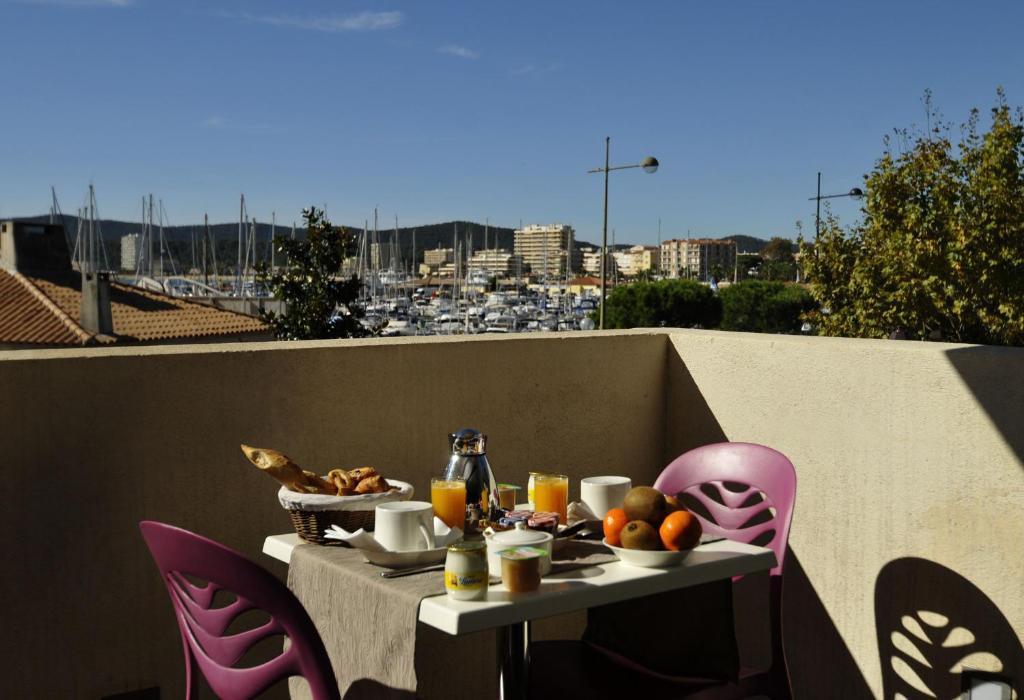Hotel Baptistin Le Lavandou Zewnętrze zdjęcie
